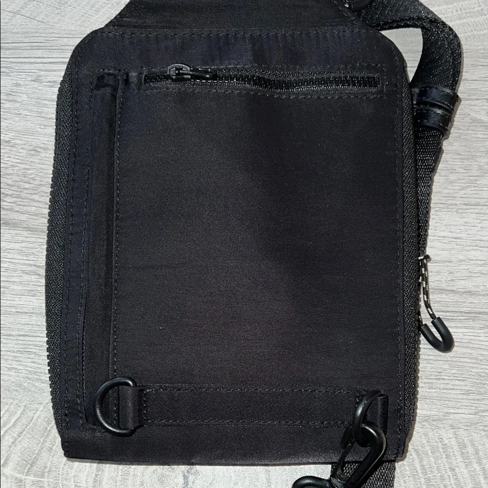 BEIS The Sport Sling in Black - Picture 5 of 14